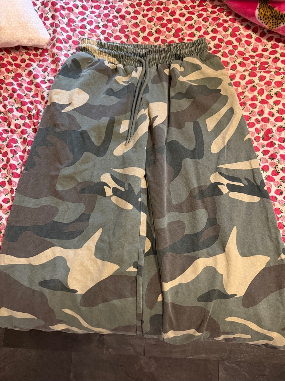 Edikted size S wide legs pants